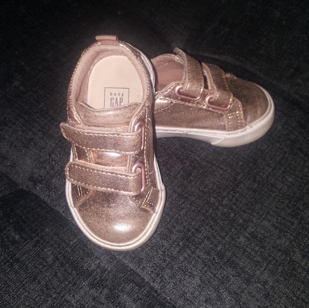 Girls Toddler Rose Gold Gap Velcro Strap Sneakers